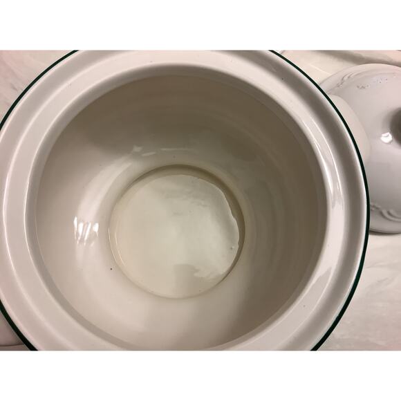 Pfaltzgraff Winterberry Soup Tureen - Picture 4 of 4